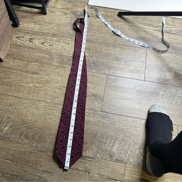 Giorgio Armani Purple-Maroon Designer Tie - Picture 5 of 9